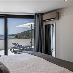 4 bedroom villa with heated pool and sea view in Vinišće, sleeps 8